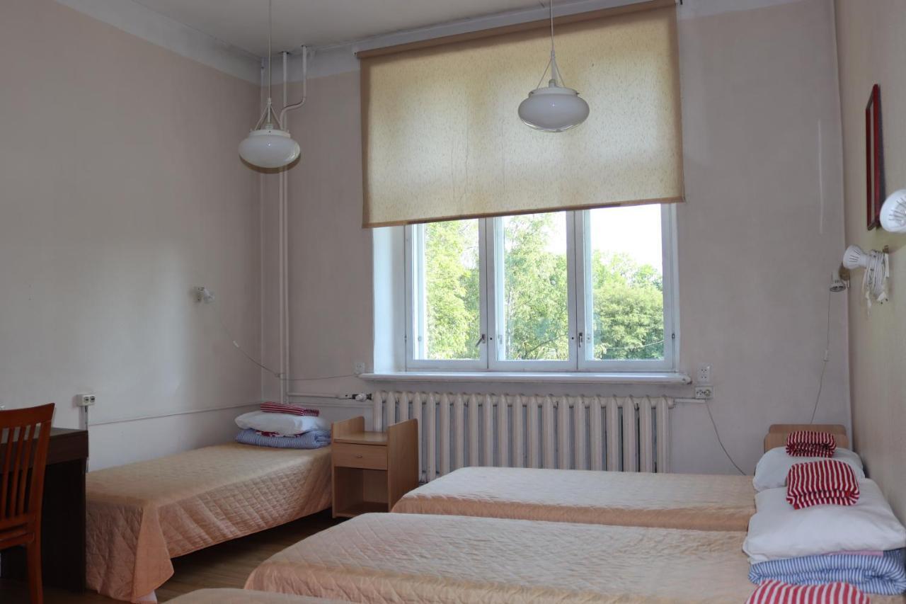 Hostel Louna Parnu Bagian luar foto