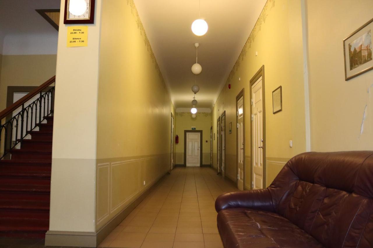 Hostel Louna Parnu Bagian luar foto