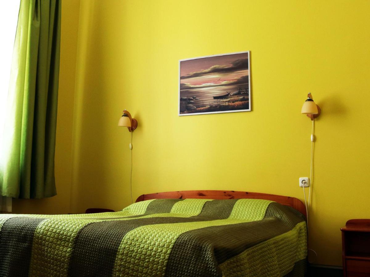 Hostel Louna Parnu Bagian luar foto
