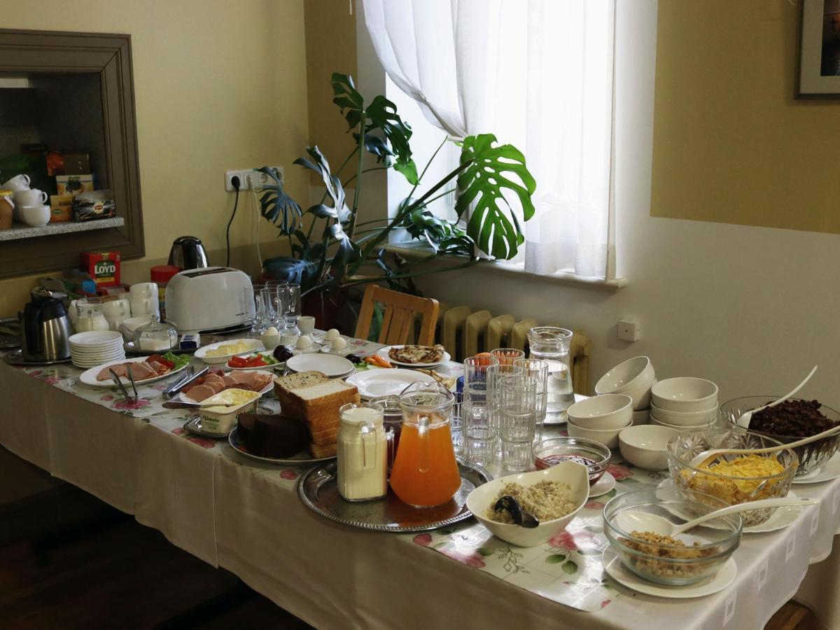 Hostel Louna Parnu Bagian luar foto
