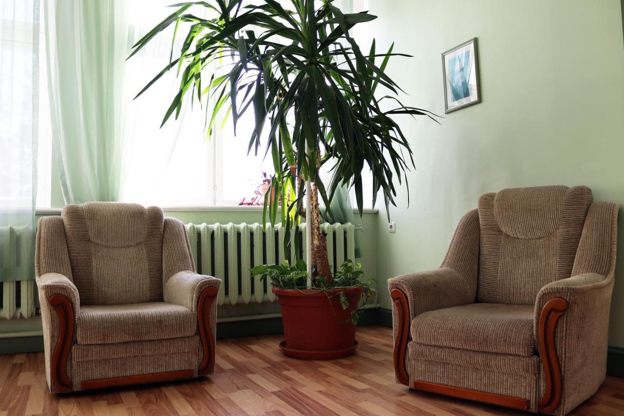 Hostel Louna Parnu Bagian luar foto