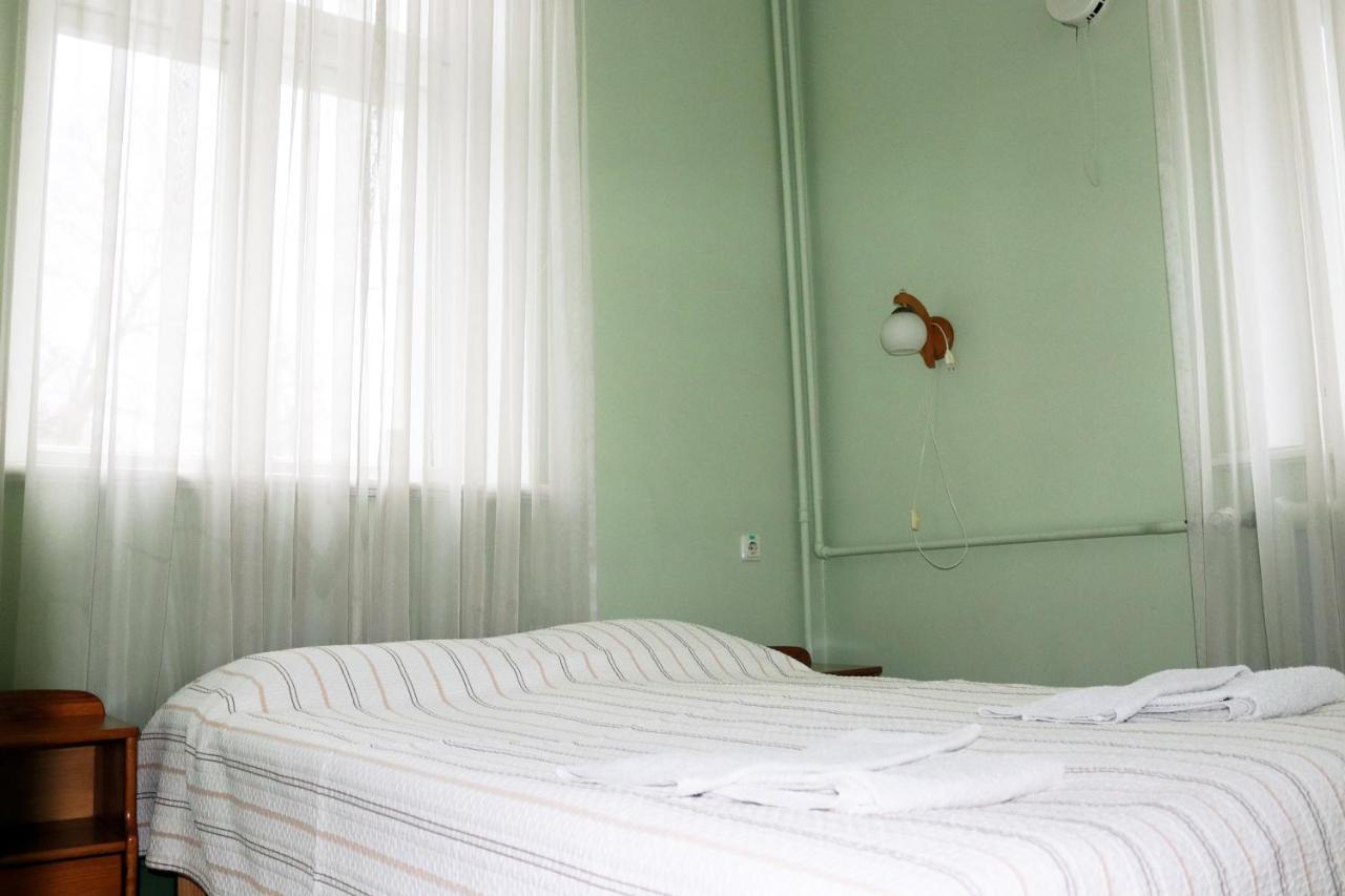 Hostel Louna Parnu Bagian luar foto