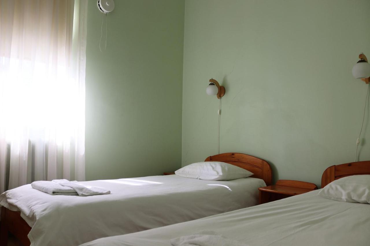 Hostel Louna Parnu Bagian luar foto