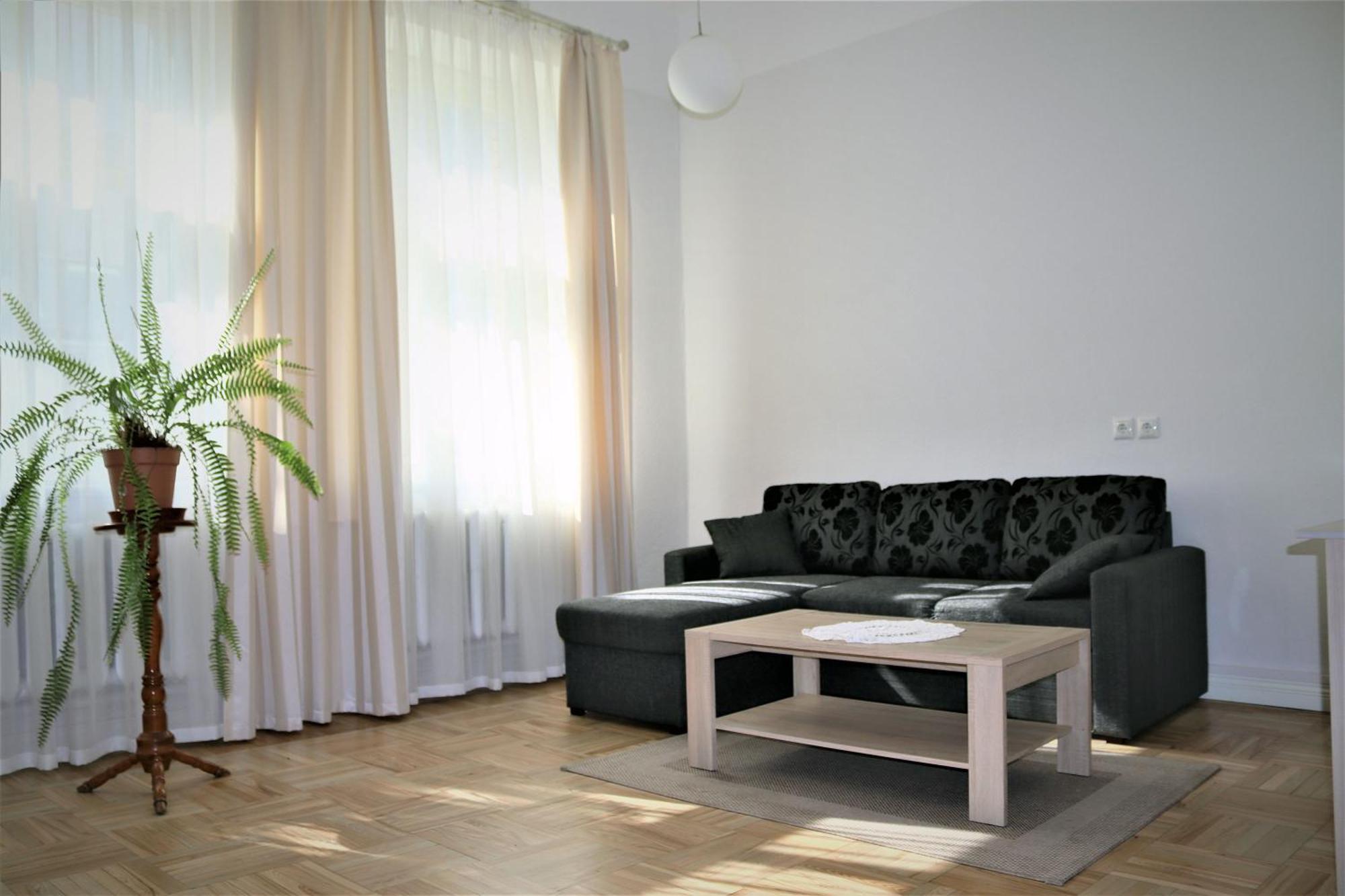 Hostel Louna Parnu Bagian luar foto